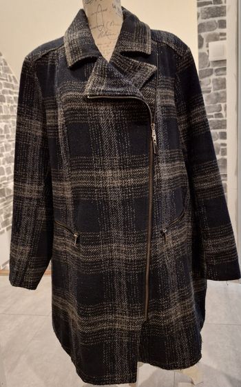 Manteau long grande taille à carreaux bleu marine et gris