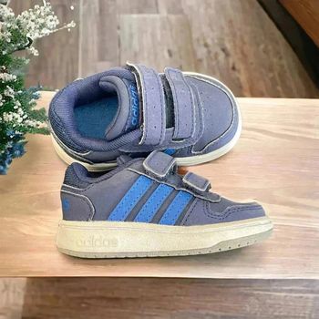 Basket Adidas taille 19