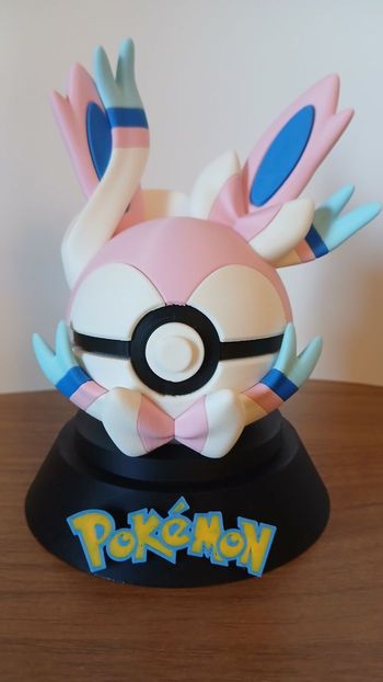 Pokeball Nymphali 