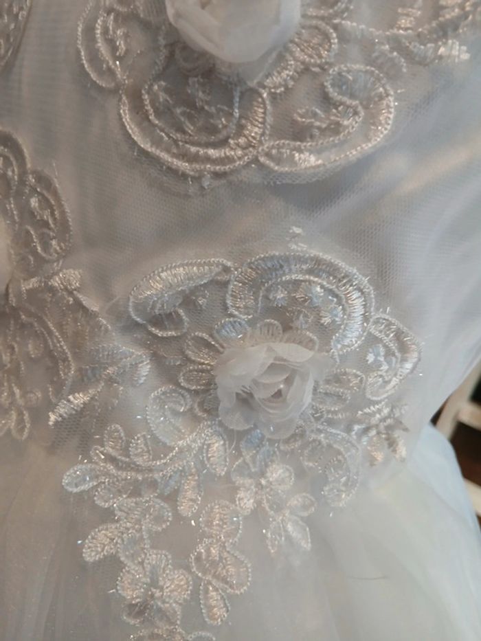 Robe blanche avec traîne T 10 ans 🥰 - photo numéro 6