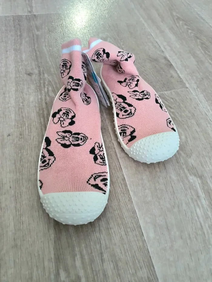Chaussons chaussettes taille 31-32 Minnie - neuves - photo numéro 2