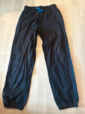 Jogging noir et bleu bpc bon prix collection 14 ans très bon état