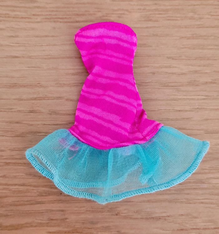 Robe pour poupée monster high comme neuve