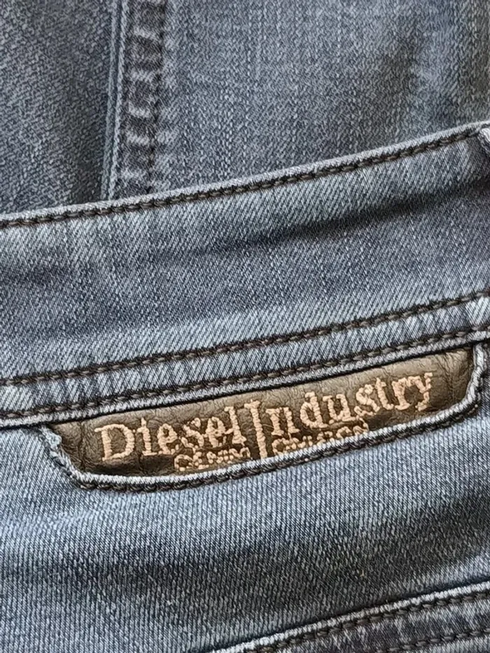 Jean Diesel modéle safado ,coupe droite 7/8iem,taille mi_haute,texture stretch - photo numéro 5