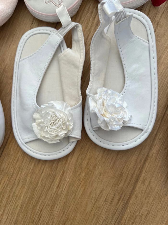 Vend lot de 7 paires de chaussures 6/12 mois - taille 19 bon état - photo numéro 4