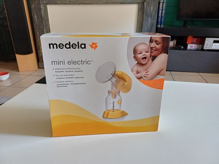 Tire-lait électrique mini electric de chez Medela neuf