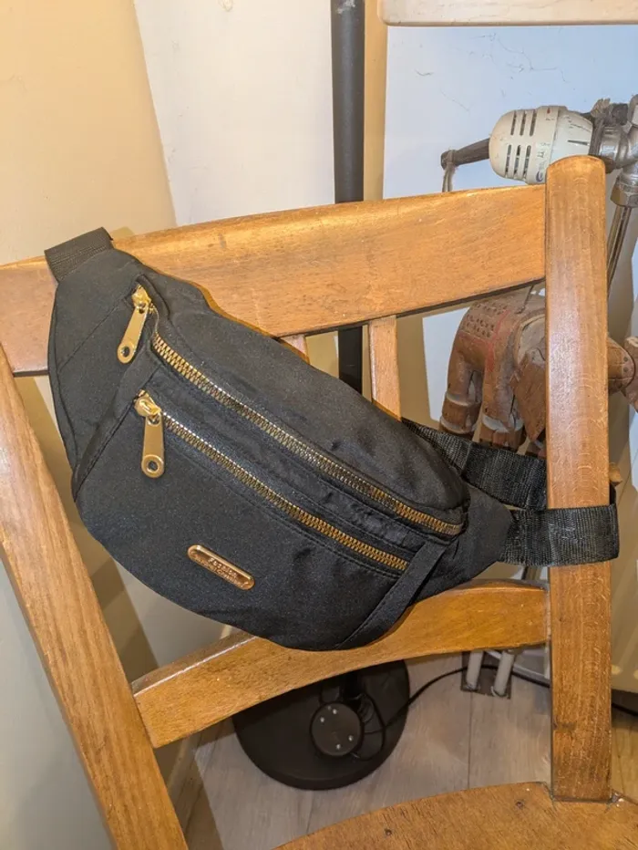 Sac banane noir et doré