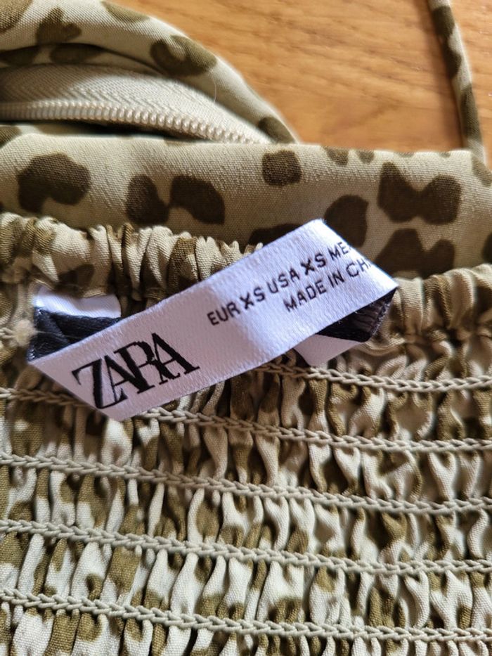 Robe à fines bretelles croisées imprimé léopard vert kaki Zara - Neuve - photo numéro 11