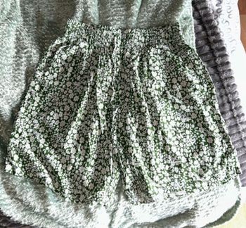 Lot de 2 shorts fluides bleu marine & vert à fleurs blanches – Taille XXL – Neufs sans étiquette