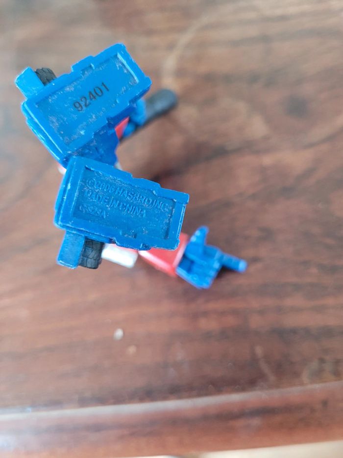 Vends mini transformers optimus prime hasbro 2006 - photo numéro 3