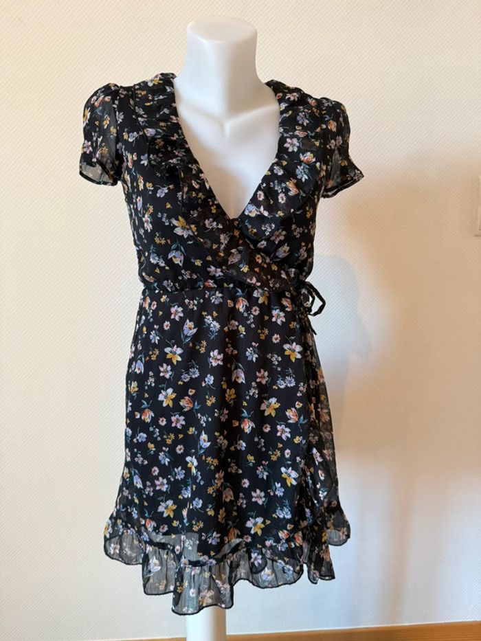 Robe d’été à fleur en très bon état tally weijl taille XS