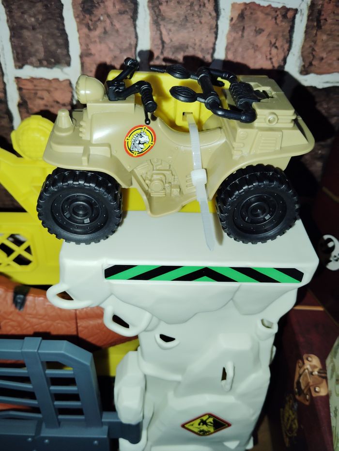 Dinosaure avec enclos Dino valley - photo numéro 2