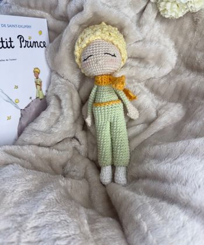Peluche le petit prince fait au crochet