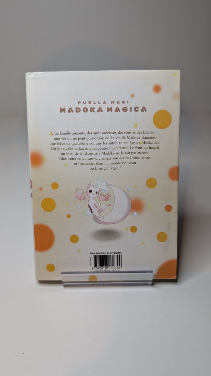 [Manga] Puella Magi Madoka Magica Tome 1 - photo numéro 2