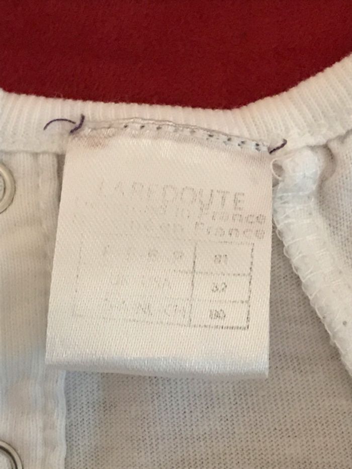 T-shirt blanc avec impression mauve - photo numéro 5