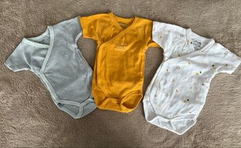 Lot 3 bodies 1 mois Kiabi