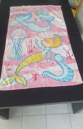 Serviette de plage rose