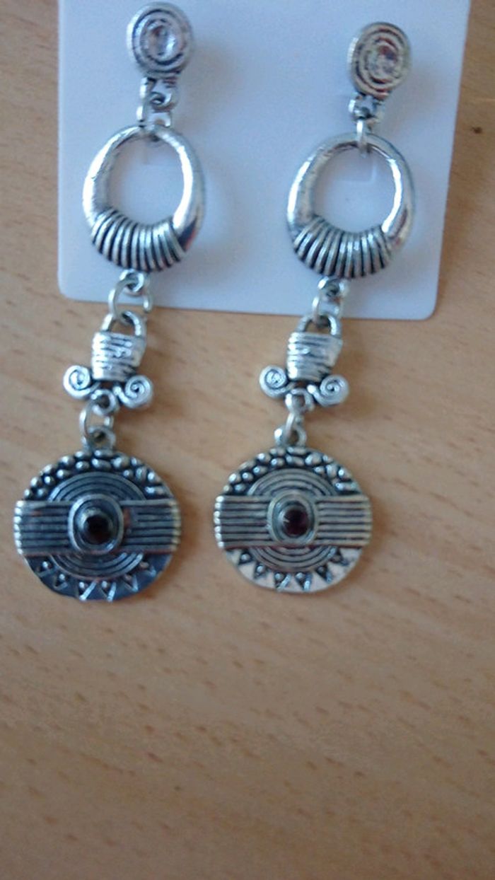 Boucle d oreille neuve - photo numéro 3