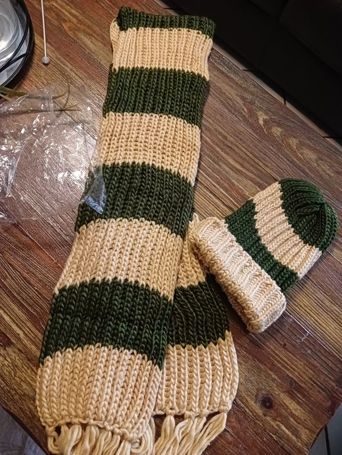 Ensemble bonnet/ écharpe NEUF - photo numéro 8