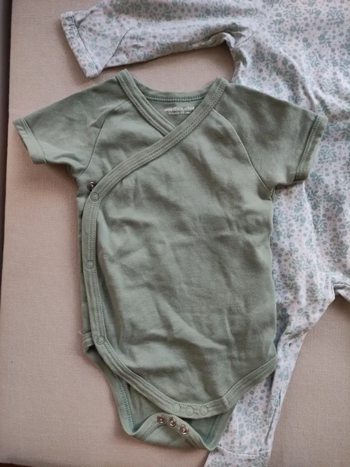 Lot body manches courtes et pyjama léger Vertbaudet 9 mois - photo numéro 2