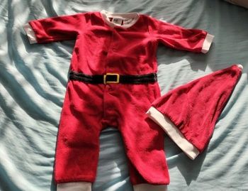 Pyjama velours et bonnet  Noël taille 9 mois