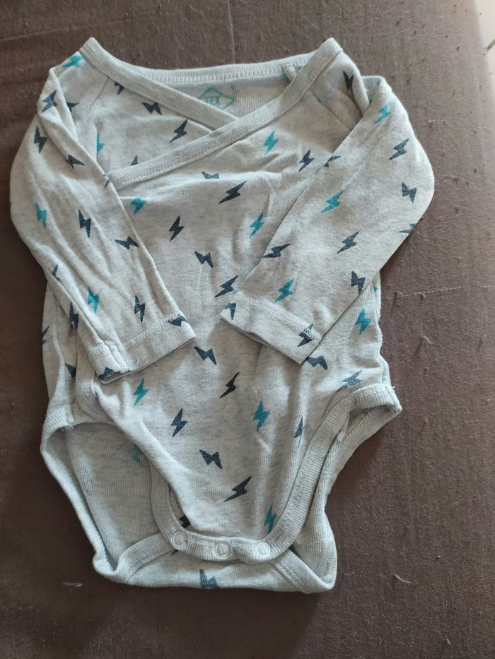 Lot 2 bodies 1/3 mois - photo numéro 2