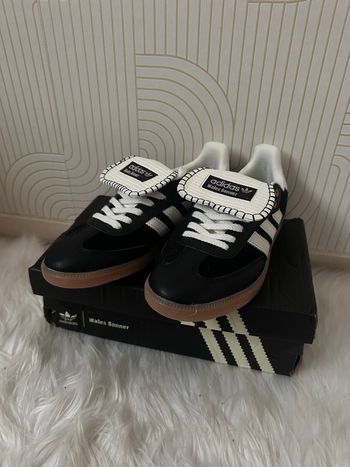 Baskets Adidas x Wales Bonner pointure 41, neuves, jamais portées.