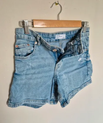 Short Bershka taille 34
