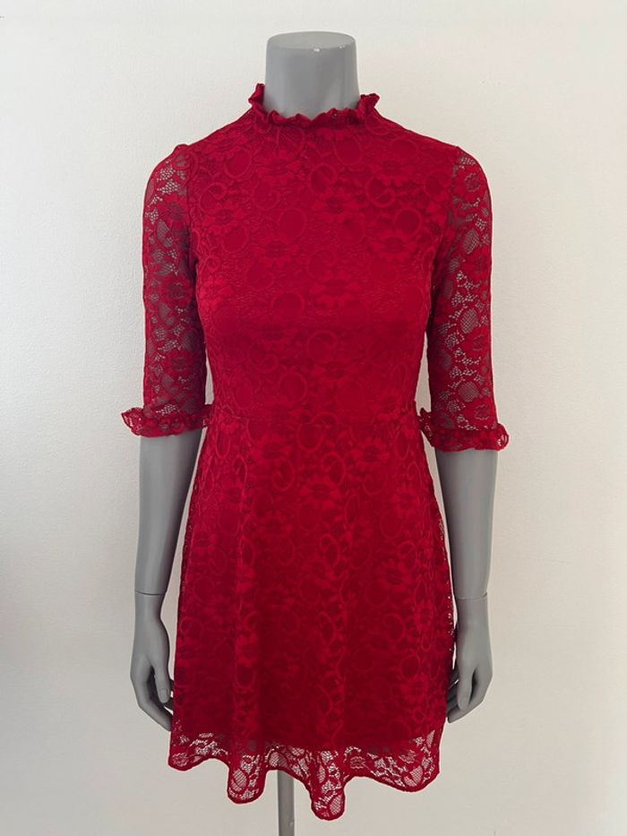 Asos robe en dentelle rouge taille 36