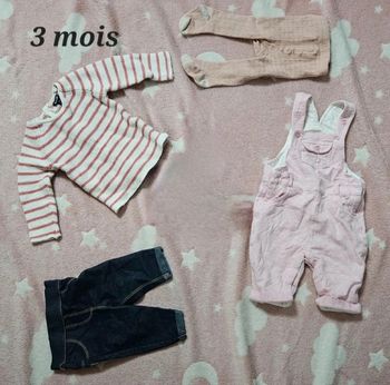 Lot 4 vêtements taille 3 mois. 1 salopette, 1 Pull rayé Kiabi, 1 collant et 1 legging style jean
