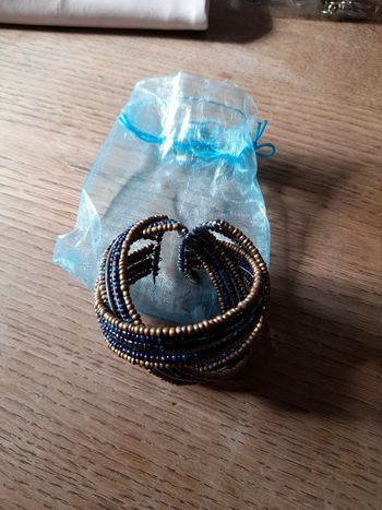 🟩Bracelet à perles + son étui Neuf