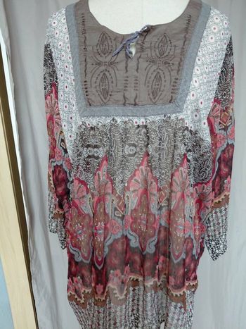 Très jolie blouse manches longues femme T 50