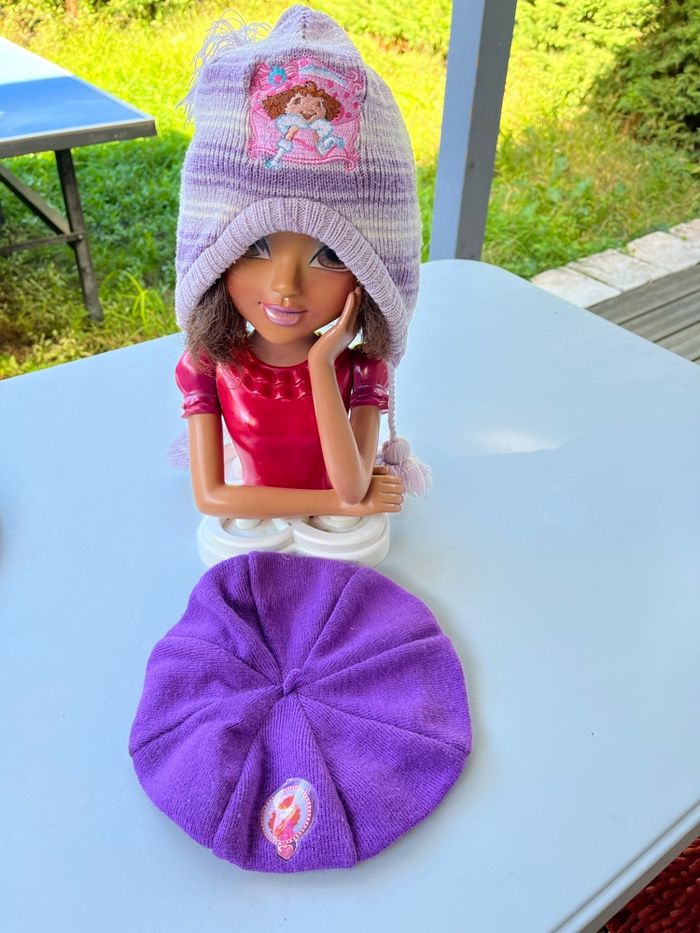 2 bonnets charlotte aux fraises