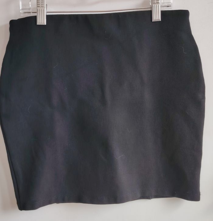 Jupe noire Stradivarius – Taille M (38/40 FR) - photo numéro 2