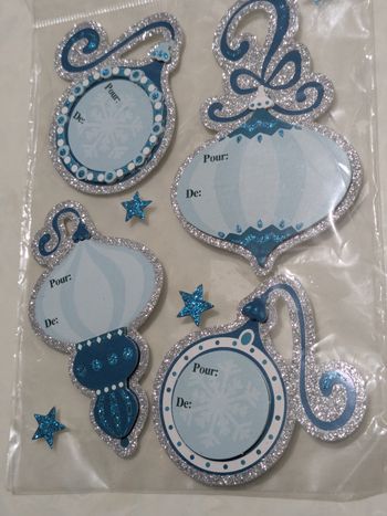 Lot d'étiquette festives pour vos cadeaux de Noël ou autre.