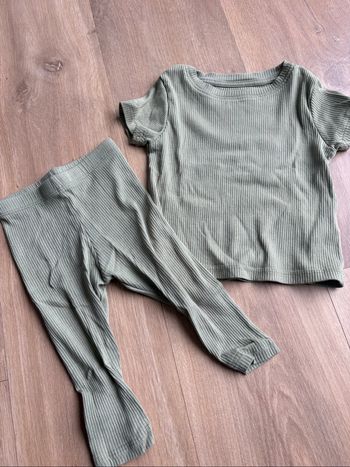 👶 Ensemble t-shirt & legging vert kaki