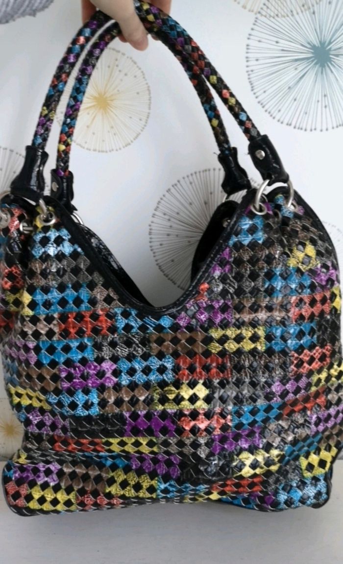 Sac à bandoulière verni multicolore avec pampilles - photo numéro 2