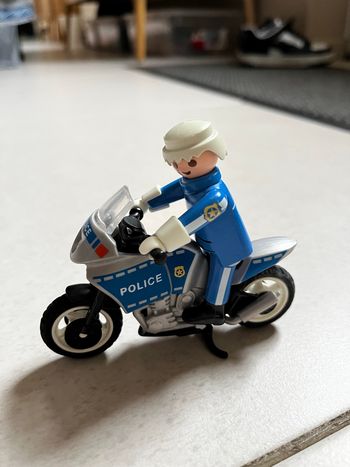 Playmobile policier