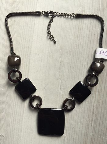 130-Collier argenté noir NEUF