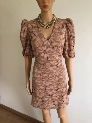Robe beige rose en dentelle à manches courtes Mango taille S comme neuve