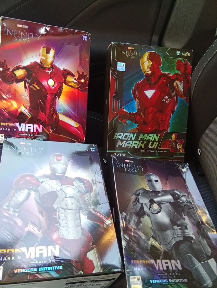 4 figurines IronMAN