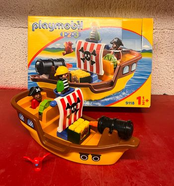 Bateau pirate playmobil 123 Le bateau de pirates flotte