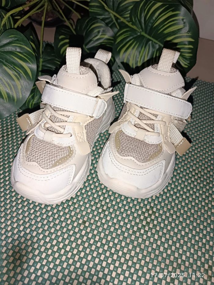 🔸Basket mixte blanche et beige. Taille 25. Très bonne état🔸 - photo numéro 3