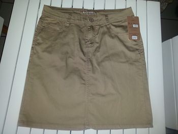 100% neuf jupe beige marque B.S Jeans taille 40
