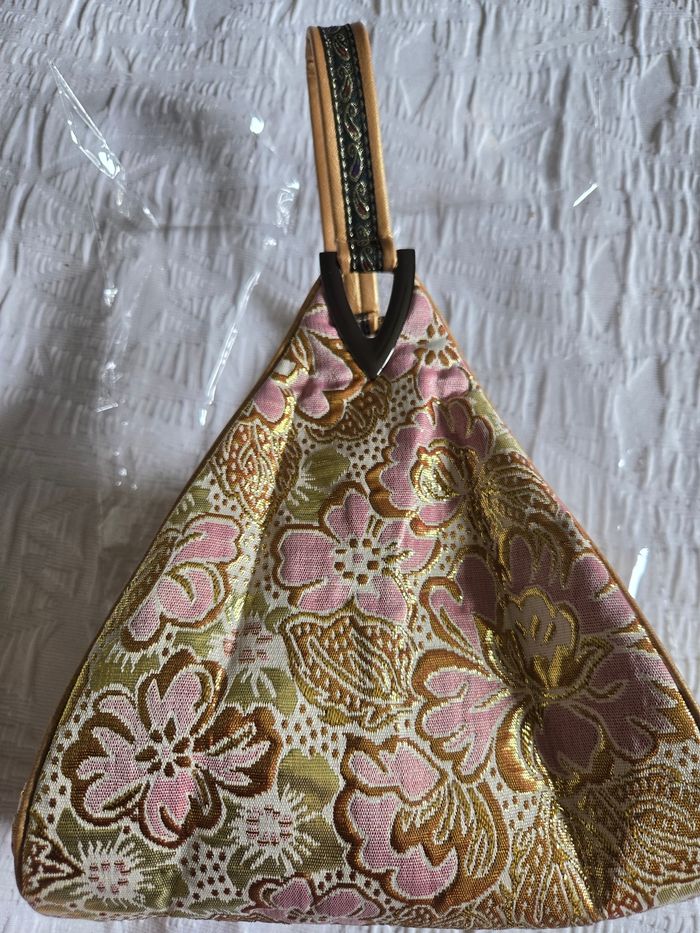 Sac à main aux broderies roses et dorées - photo numéro 3