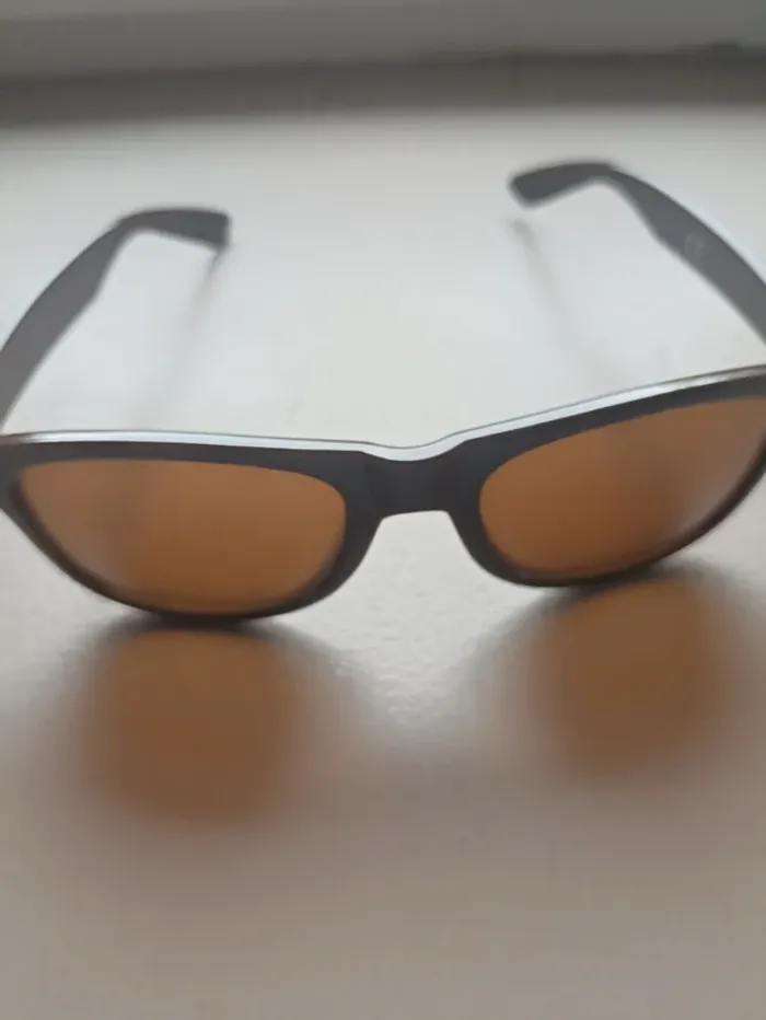 Lunette de soleil femme TBE Magnum - photo numéro 2