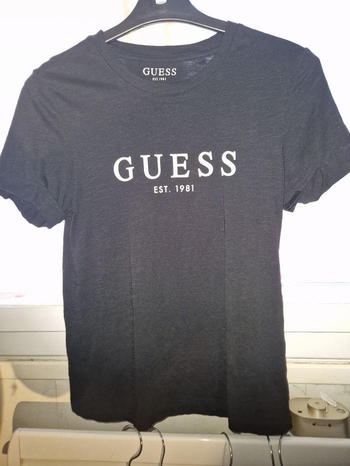 T-shirt femme noir GUESS