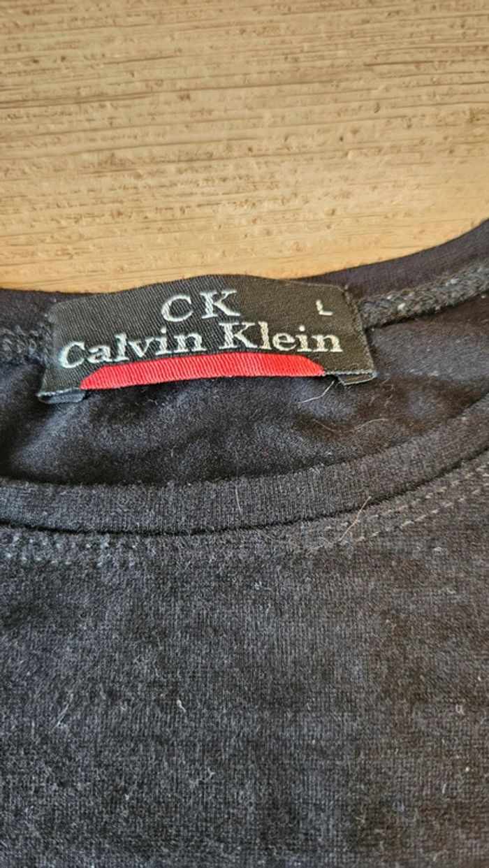 T shirt noir à manches courtes, Calvin Klein, 12/14 ans, peu mis - photo numéro 4
