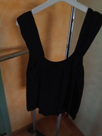 Haut noir encolure carrée excellent état
