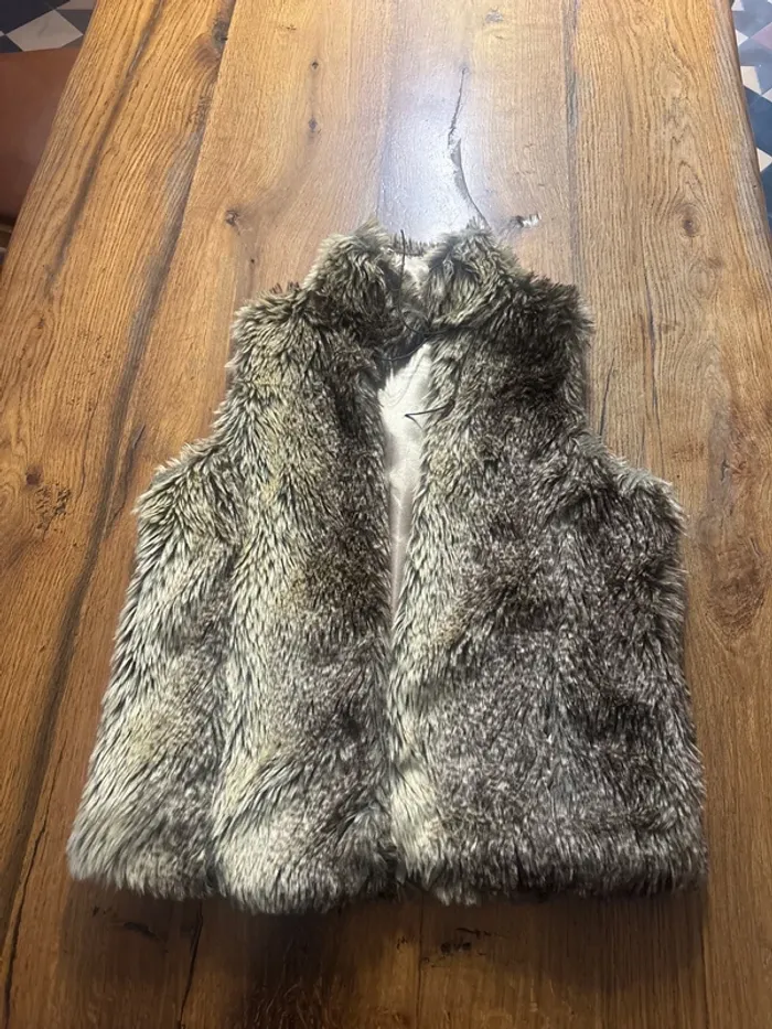 Gilet sans manche moumoute